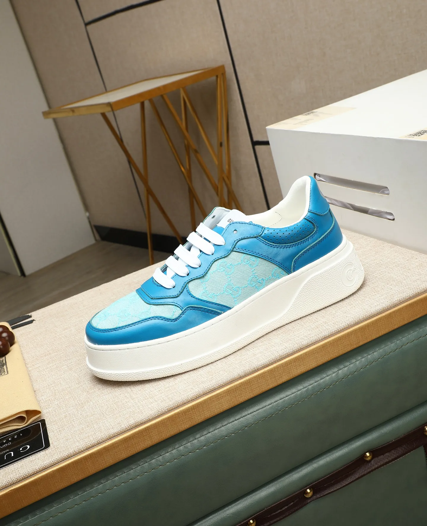 Men's shoes 💰400 GUCCI🔍🔍The latest models are on sale at the same time at the counter. Original calfskin imported from Italy, genuine leather lining, (high-end, extravagant, and classy) with exquisite workmanship. Soles: Original soles specially provided by the original factory. ⚠Exclusive double-layer movable molded soles are super comfortable⚠. Photos of the real thing🎬The real thing is better🔍🔍"High quality·Follow the order" Code number 38-44